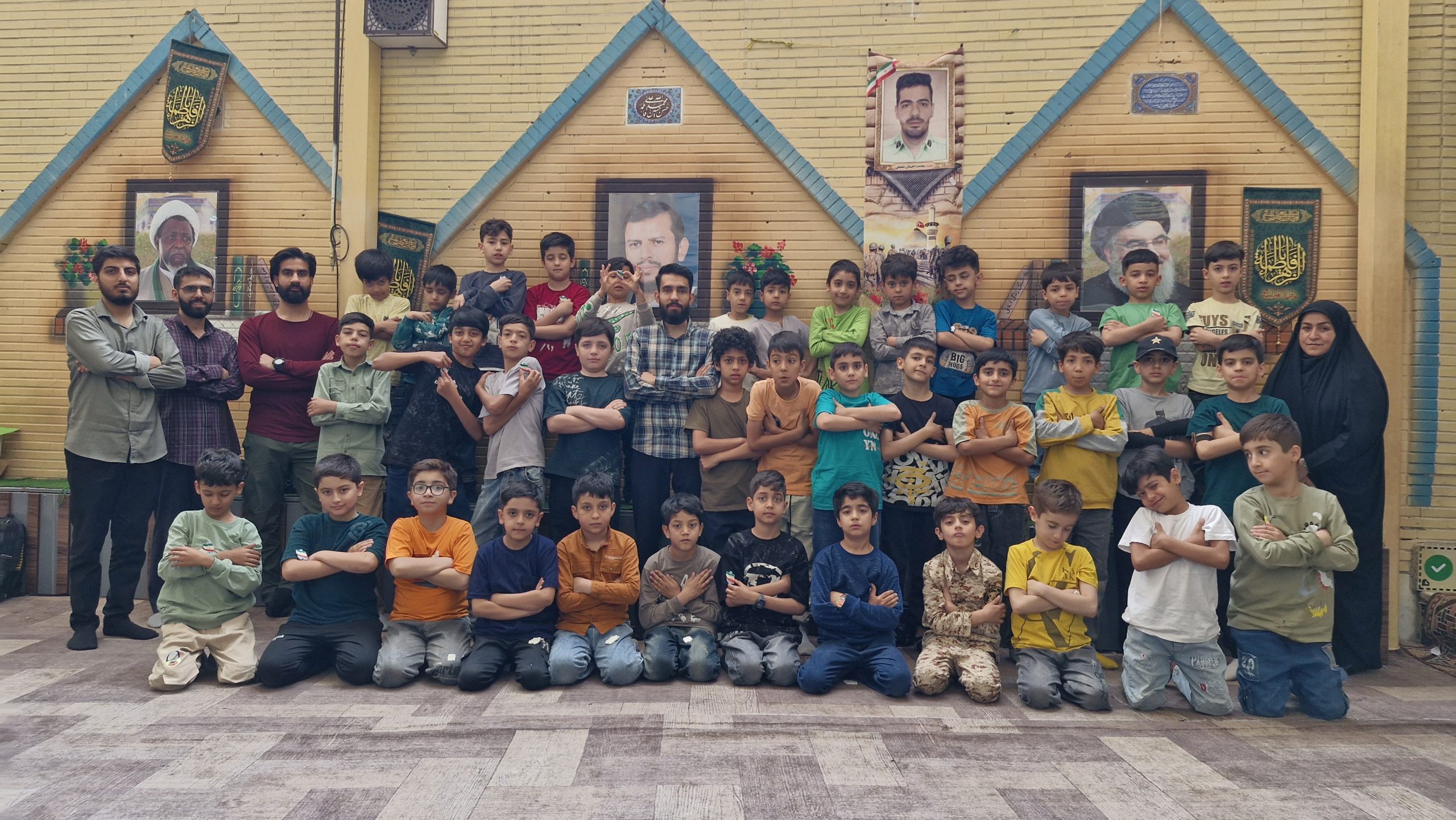 دانش آموزان ادبستان بندگی دانش آموزان ادبستان بندگی